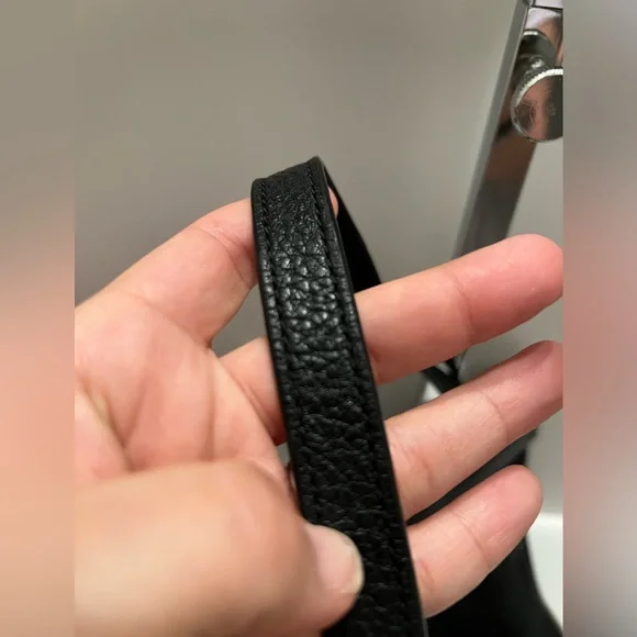 Marc Jacobs New York black pebbled leather crossbody bag with gold hardware - Picture 3 of 10